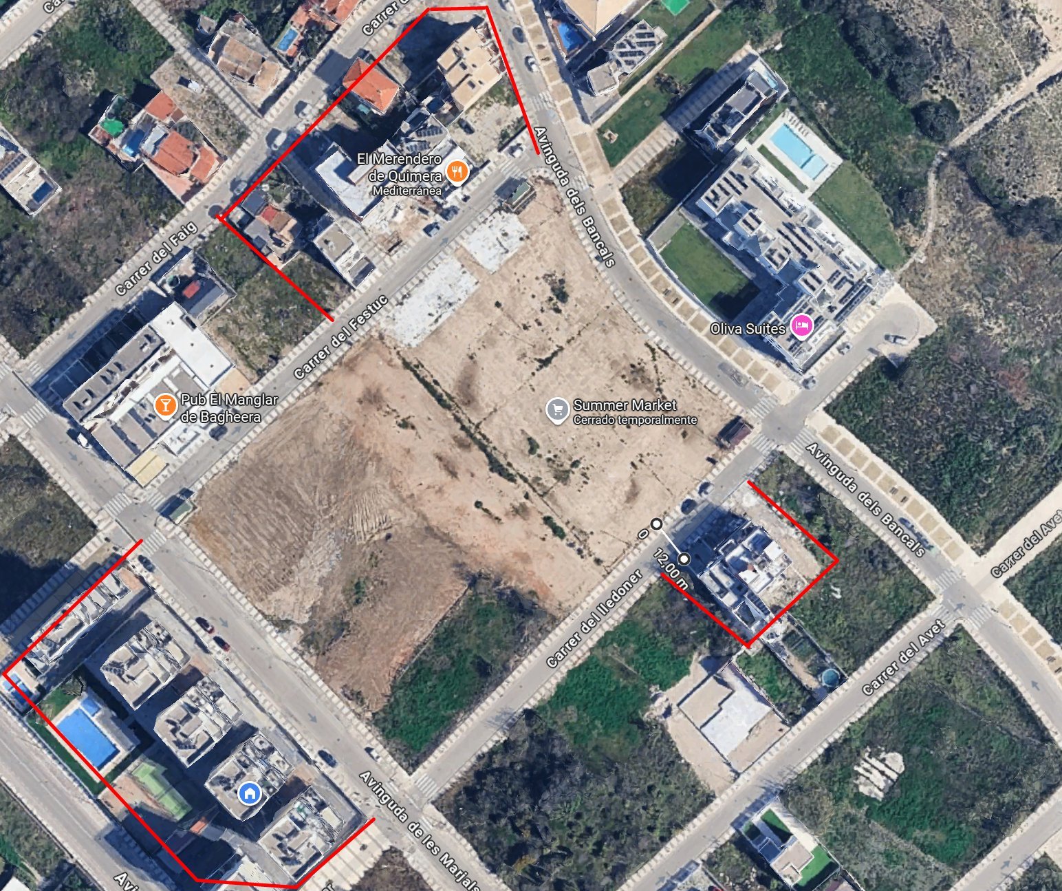 Vista aérea del Summer Market de Oliva mostrando la distancia de 12 metros entre el recinto del festival y las viviendas colindantes en el Carrer del Lledoner